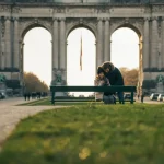 Parc a visiter bruxelles : Cinquantenaire, arcades et banc