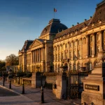 Visiter le palais royal Bruxelles : façade au golden hour, entrée gratuite