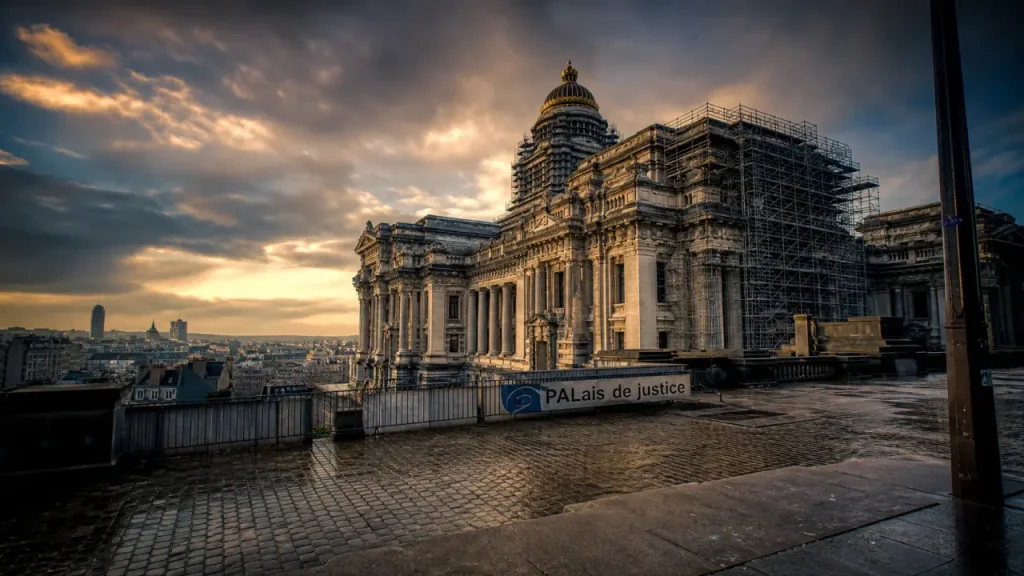 Visiter le palais de justice Bruxelles, vue depuis l’esplanade place Poelaert