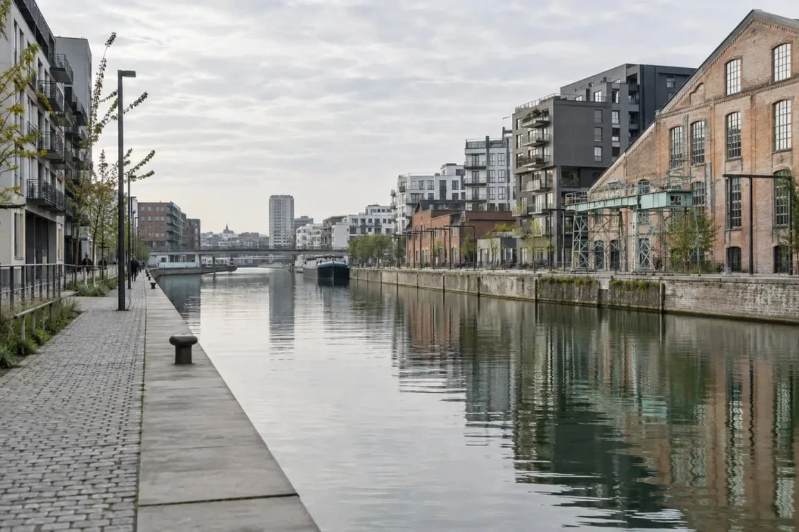 Canal et patrimoine urbain de Molenbeek dans le quartier arabe de Bruxelles