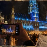 Grand place bruxelles concert : smartphone filmant le mapping Son & Lumière