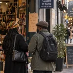 Quartier matonge bruxelles : galeries et tissus wax, scène urbaine