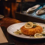 Restaurants poissons Bruxelles : assiette de poisson et écaillers à Bruxelles