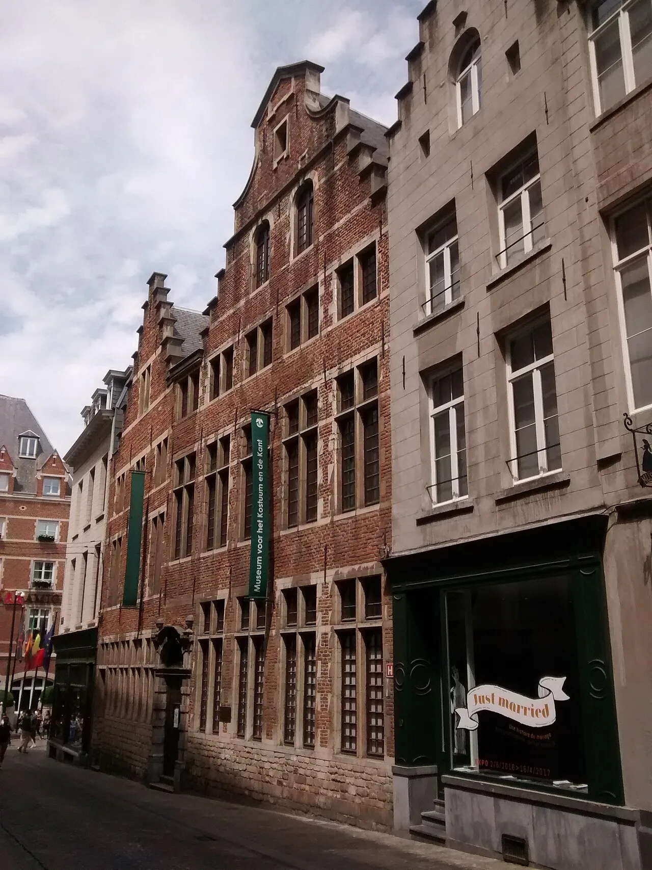 Façade du Musée Mode & Dentelle, rue de la Violette